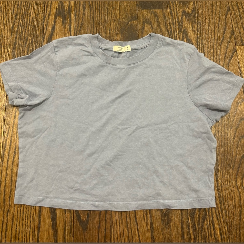 Blue cropped t-shirt